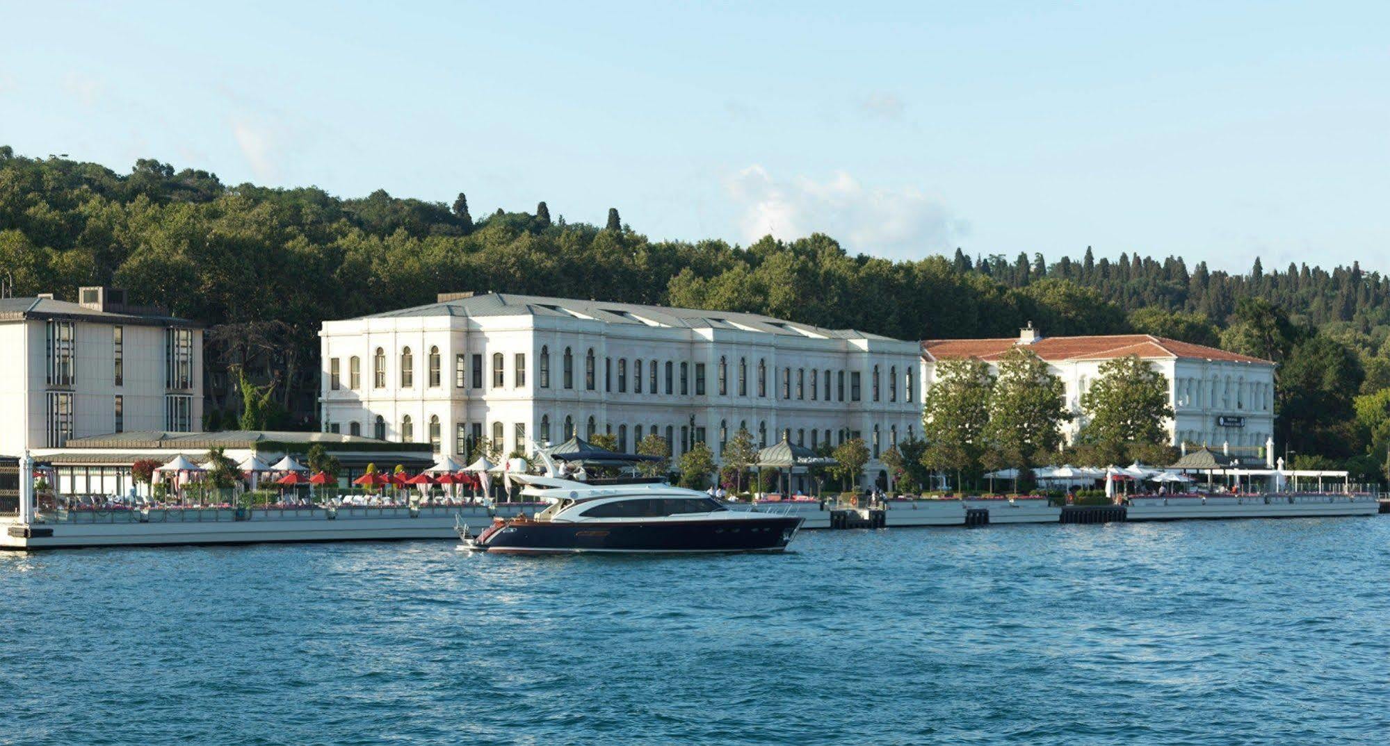 Four seasons bosphorus. Four Seasons на Босфоре. Фото отеля 4 сезона Босфор.